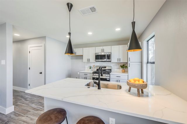 2820 Andrea Lane, Dallas, TX 75228