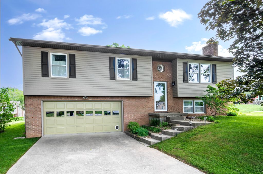 203 Westridge Court, Versailles, KY 40383