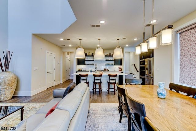 736 Station Rd, Dunellen Boro, NJ 08812