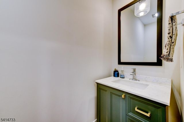 736 Station Rd, Dunellen Boro, NJ 08812