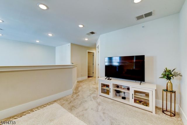 736 Station Rd, Dunellen Boro, NJ 08812