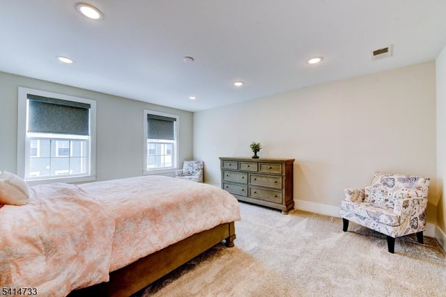 736 Station Rd, Dunellen Boro, NJ 08812