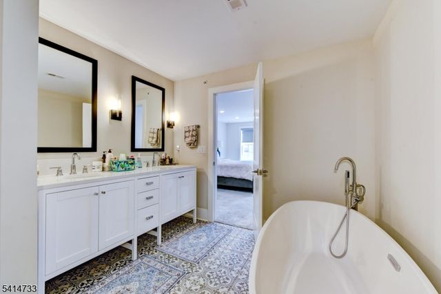 736 Station Rd, Dunellen Boro, NJ 08812