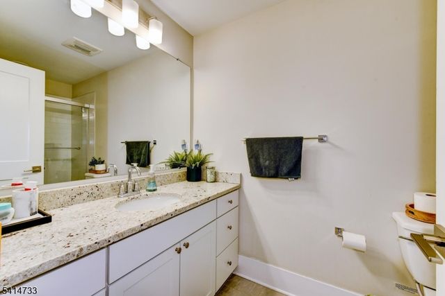 736 Station Rd, Dunellen Boro, NJ 08812