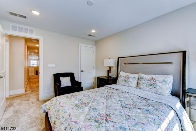 736 Station Rd, Dunellen Boro, NJ 08812