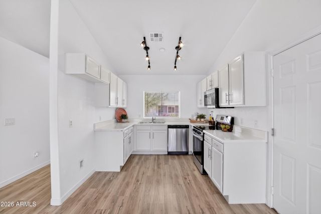 690 E OSAGE Avenue, Apache Junction, AZ 85119