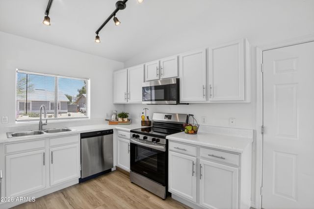 690 E OSAGE Avenue, Apache Junction, AZ 85119