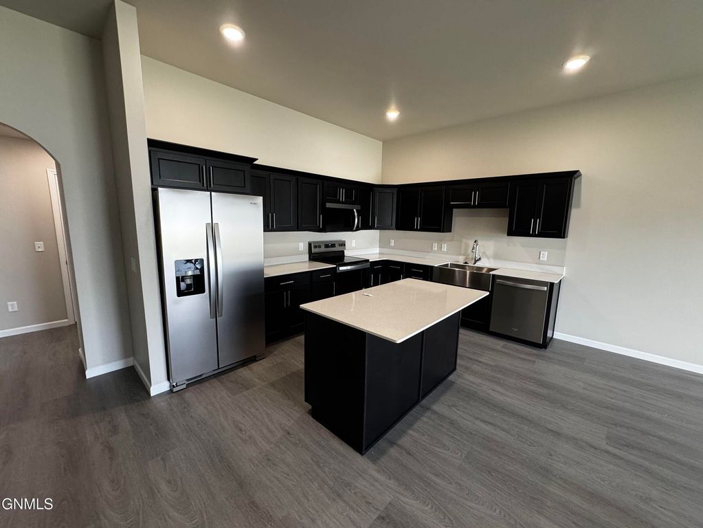 3923 Libra Bend SE, Mandan, ND 58554 photo 3