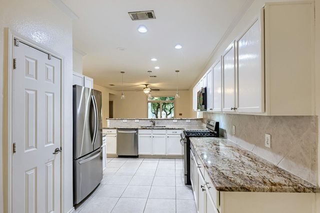 532 Farm Hill DR, Georgetown, TX 78633