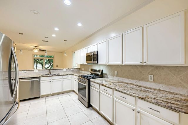 532 Farm Hill DR, Georgetown, TX 78633