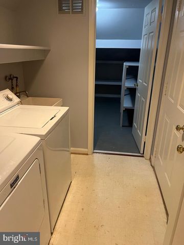 6830 WILD ROSE CT, Springfield, VA 22152