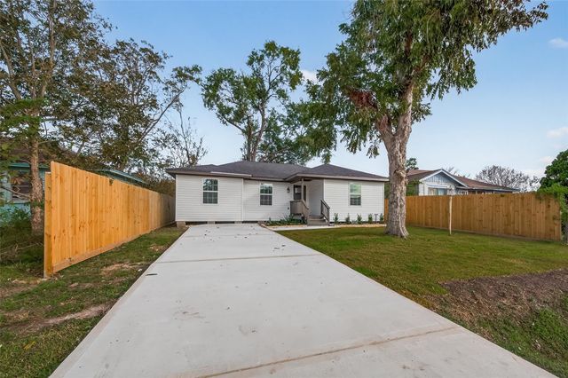 2723 Castledale Drive, Houston, TX 77093