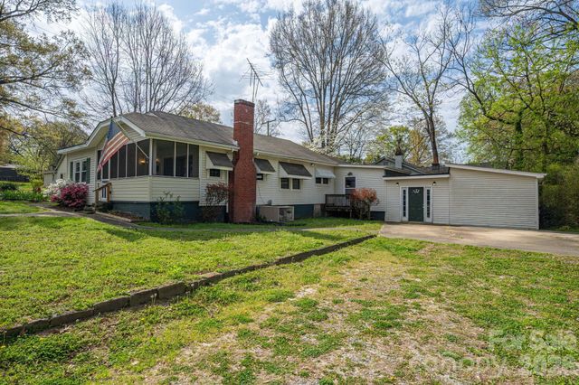 111 E Carlton Street, Dallas, NC 28034