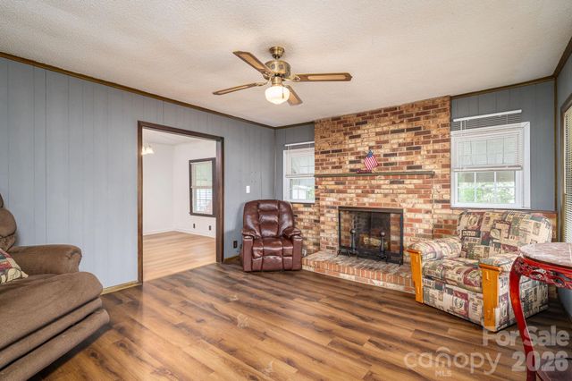 111 E Carlton Street, Dallas, NC 28034