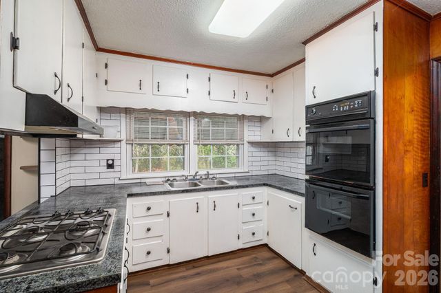 111 E Carlton Street, Dallas, NC 28034