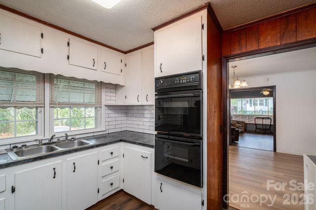 111 E Carlton Street, Dallas, NC 28034