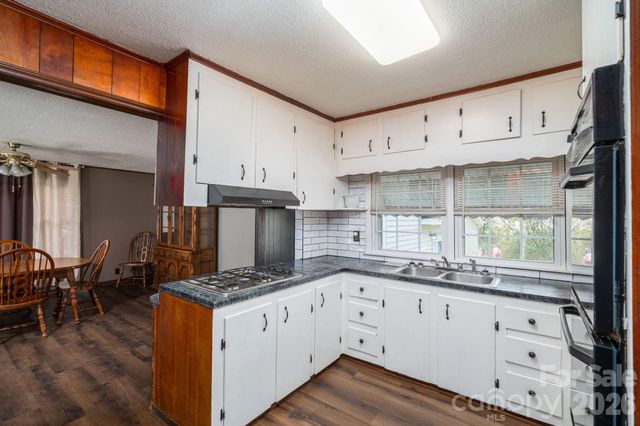 111 E Carlton Street, Dallas, NC 28034