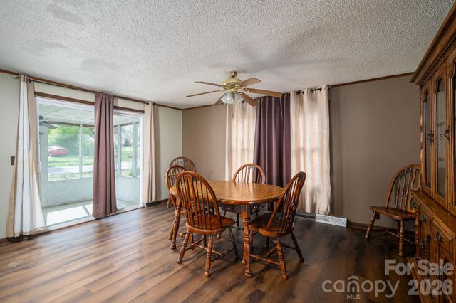 111 E Carlton Street, Dallas, NC 28034