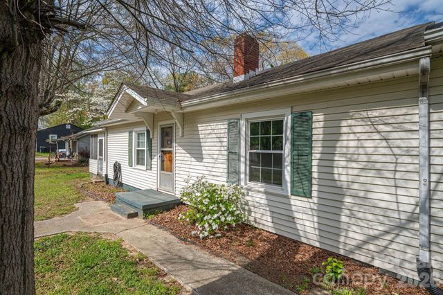 111 E Carlton Street, Dallas, NC 28034