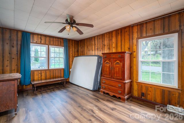 111 E Carlton Street, Dallas, NC 28034