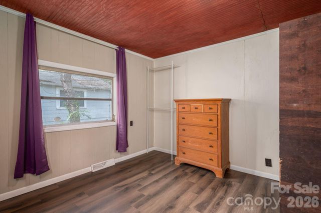 111 E Carlton Street, Dallas, NC 28034