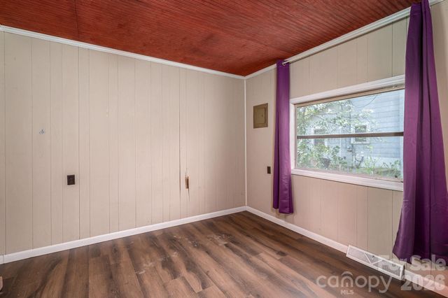 111 E Carlton Street, Dallas, NC 28034