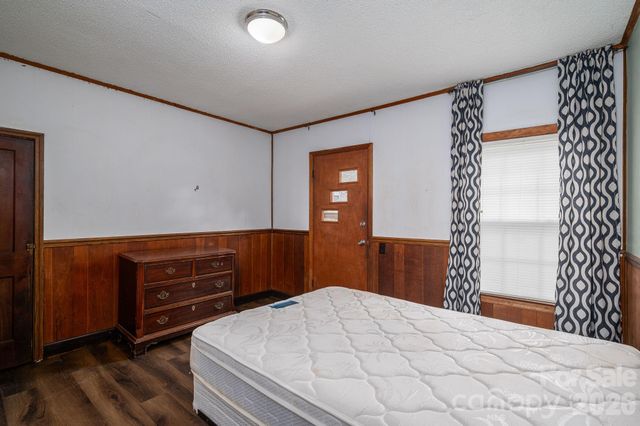 111 E Carlton Street, Dallas, NC 28034