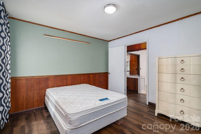 111 E Carlton Street, Dallas, NC 28034