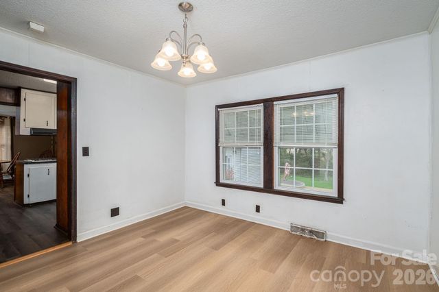 111 E Carlton Street, Dallas, NC 28034