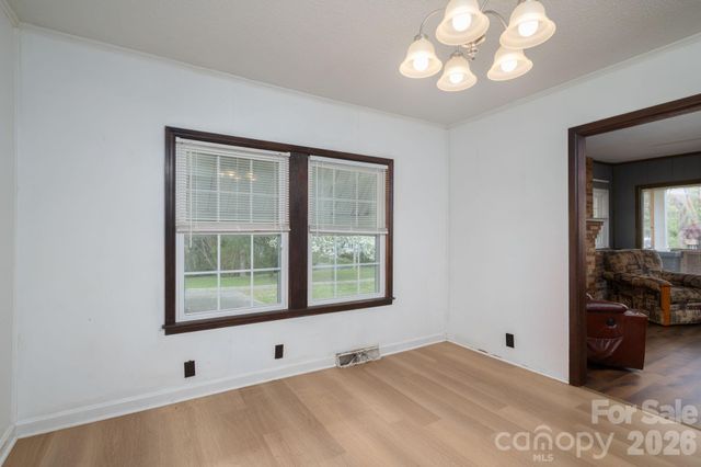 111 E Carlton Street, Dallas, NC 28034