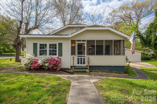 111 E Carlton Street, Dallas, NC 28034