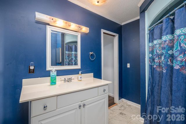 111 E Carlton Street, Dallas, NC 28034