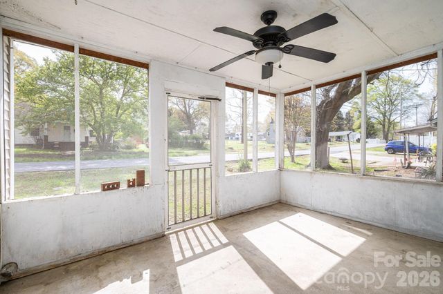 111 E Carlton Street, Dallas, NC 28034