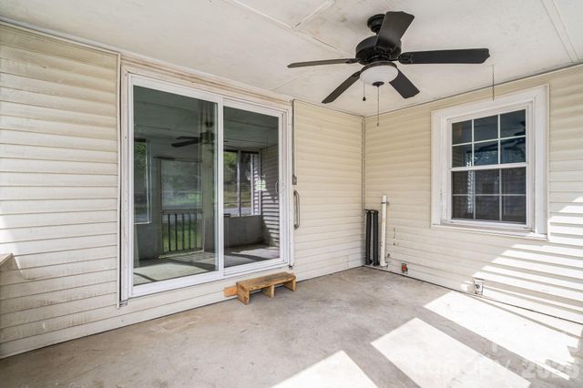 111 E Carlton Street, Dallas, NC 28034