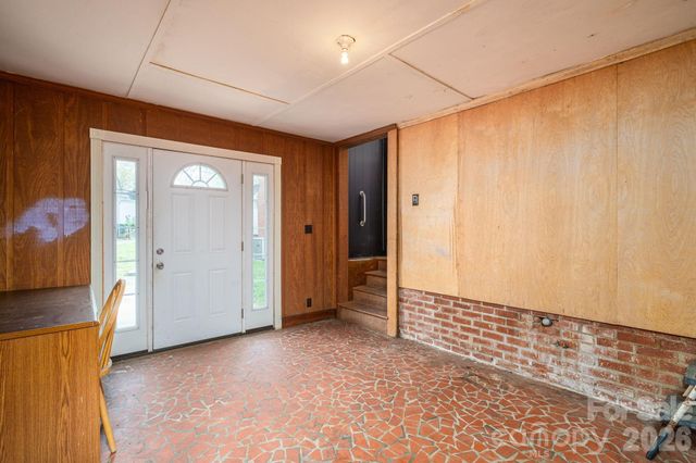 111 E Carlton Street, Dallas, NC 28034