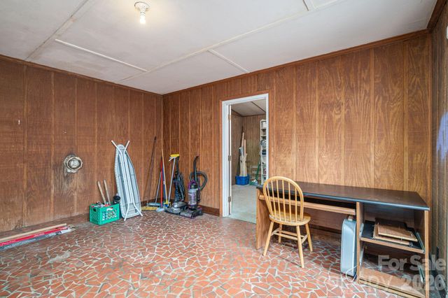 111 E Carlton Street, Dallas, NC 28034