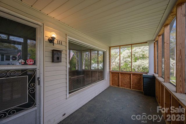 111 E Carlton Street, Dallas, NC 28034