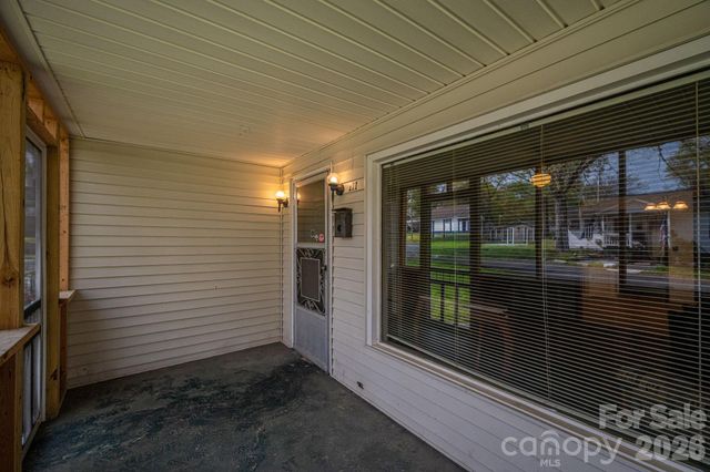 111 E Carlton Street, Dallas, NC 28034