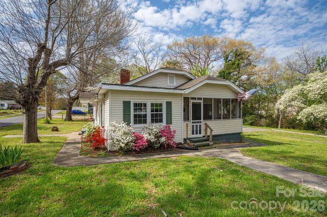 111 E Carlton Street, Dallas, NC 28034