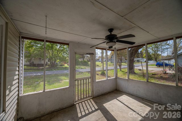 111 E Carlton Street, Dallas, NC 28034