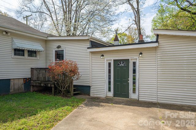 111 E Carlton Street, Dallas, NC 28034