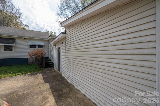 111 E Carlton Street, Dallas, NC 28034