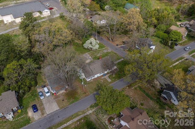 111 E Carlton Street, Dallas, NC 28034