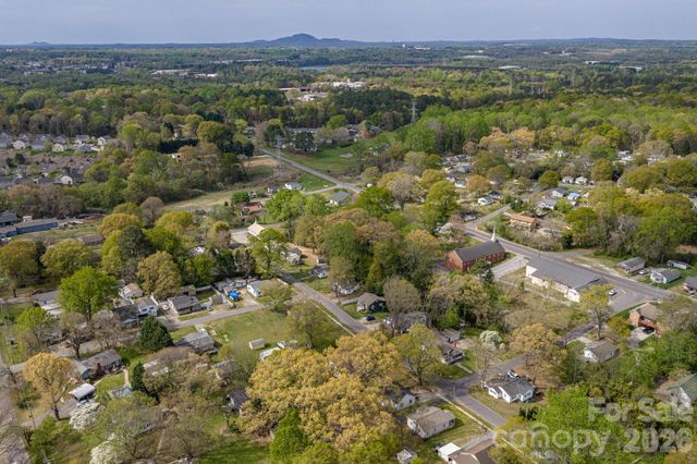 111 E Carlton Street, Dallas, NC 28034