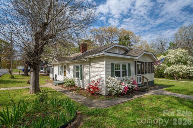 111 E Carlton Street, Dallas, NC 28034