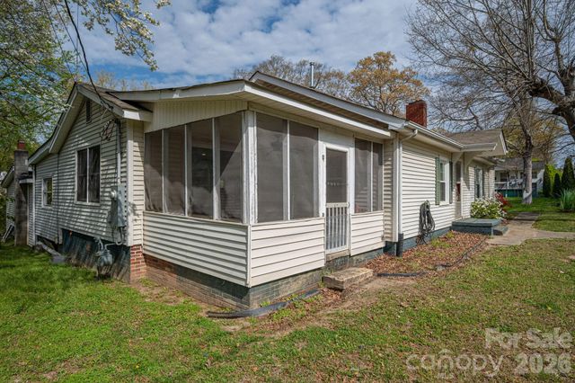 111 E Carlton Street, Dallas, NC 28034