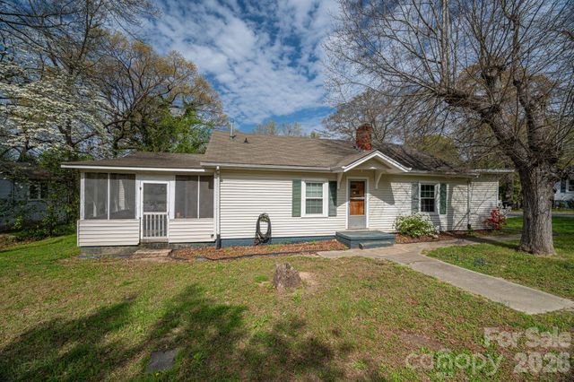 111 E Carlton Street, Dallas, NC 28034