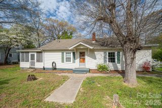 111 E Carlton Street, Dallas, NC 28034