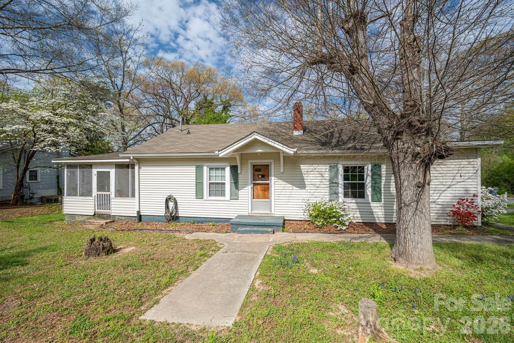 111 E Carlton Street, Dallas, NC 28034