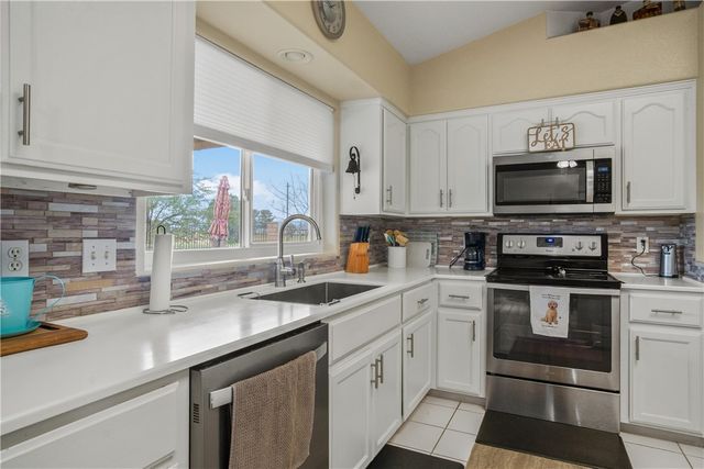 9697 N Pebble Drive, Kingman, AZ 86401